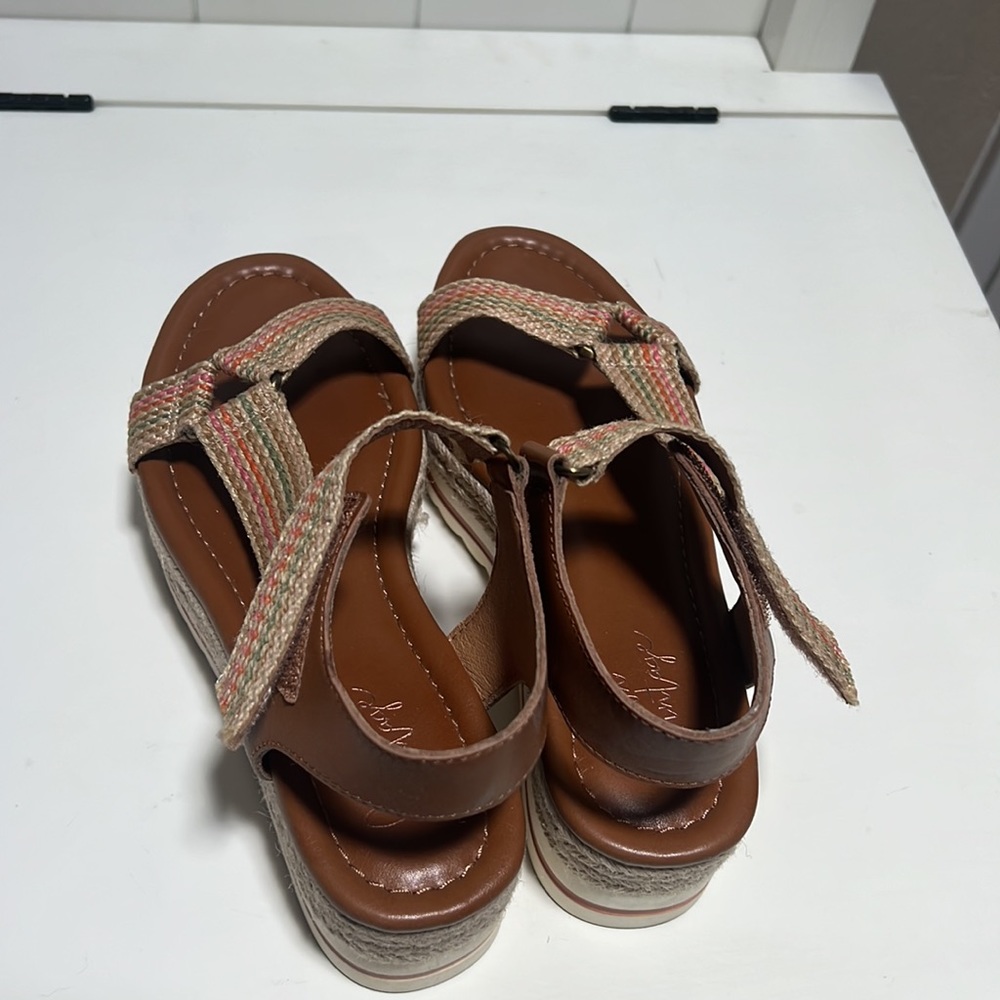 cute platform sandals - Picture 4 of 4